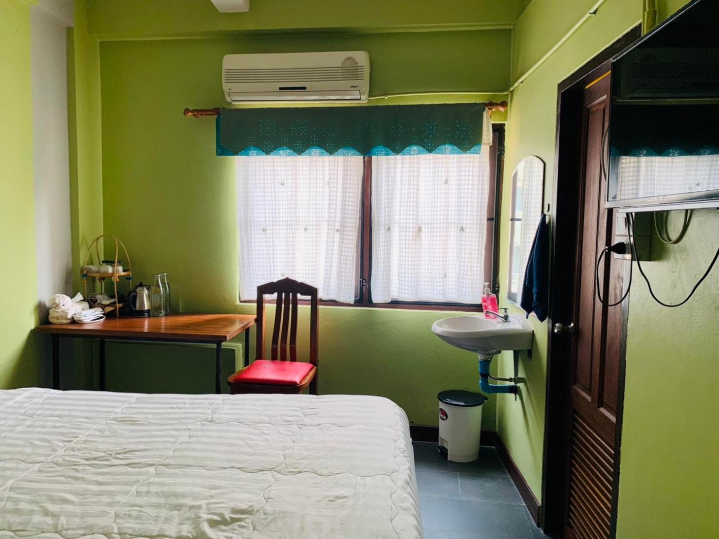 Retro At Phra Sing Guest House Chiang Mai Exterior photo